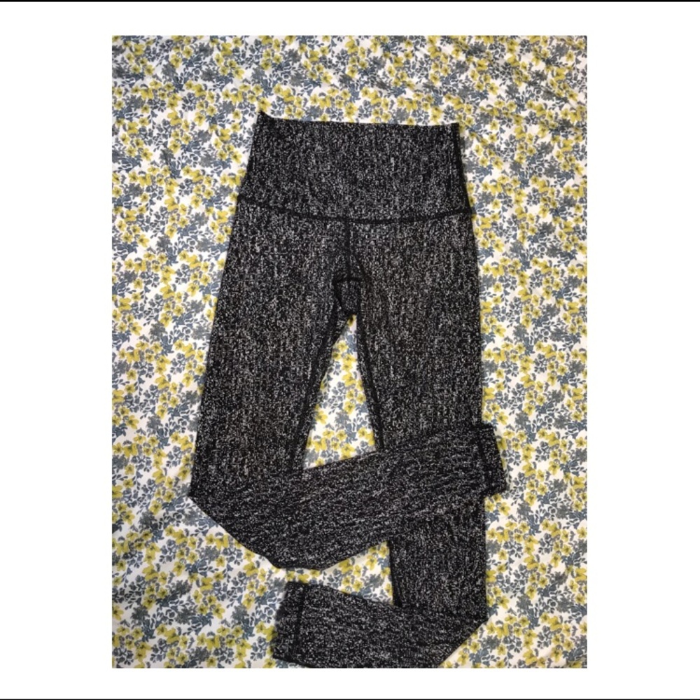 ❄️printed Lululemon leggings❄️
